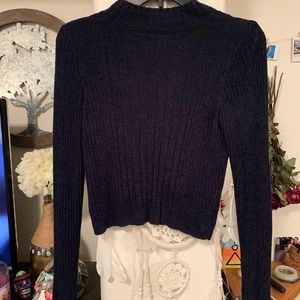 Long sleeve crop top